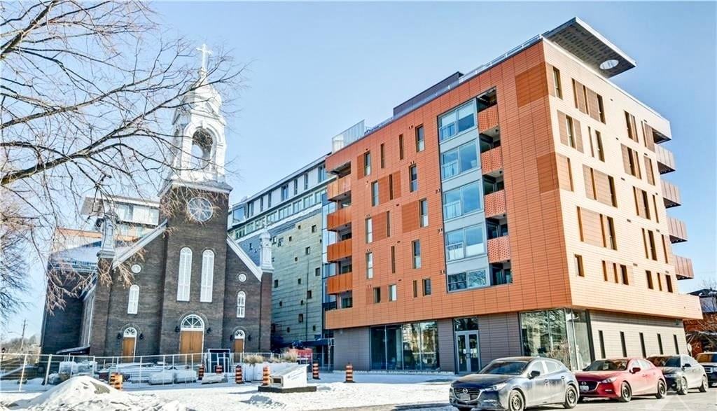 135 Barrette St #206