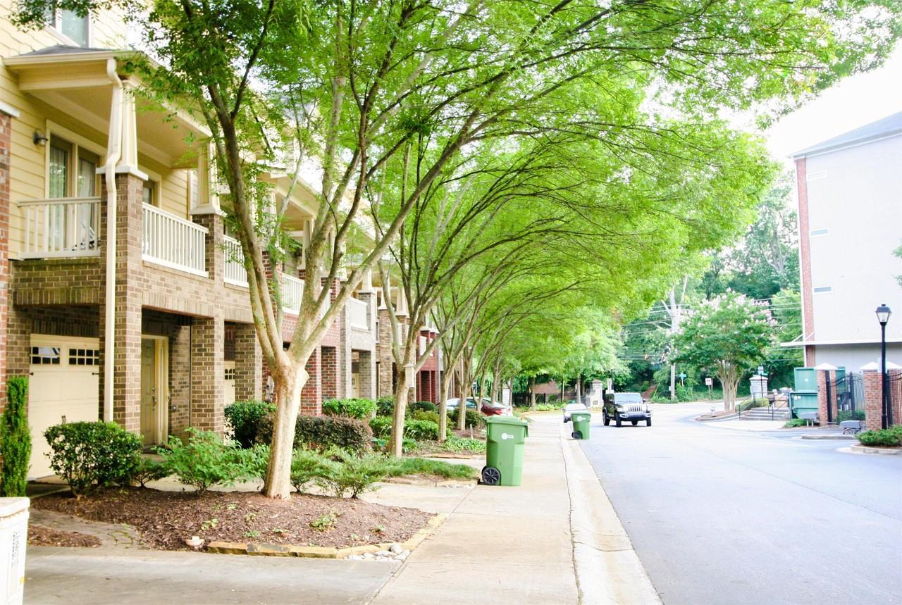 815 Charles Bank Ave Se #1 - Photo 2 of 41