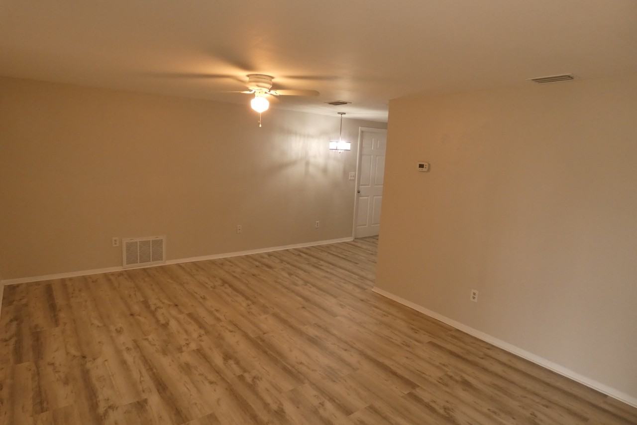 301 82nd Avenue North - Photo 3 of 12