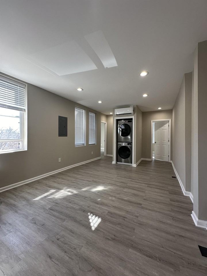 2238 N Fulton Ave #3 - Photo 4 of 20