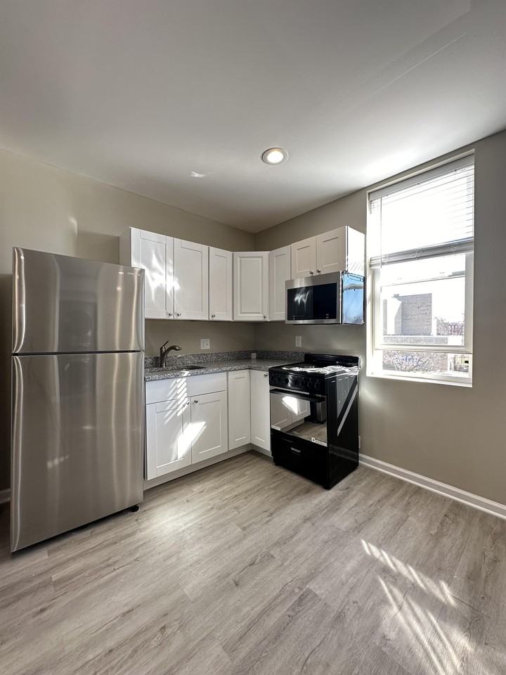 2238 N Fulton Ave #3 - Photo 2 of 20