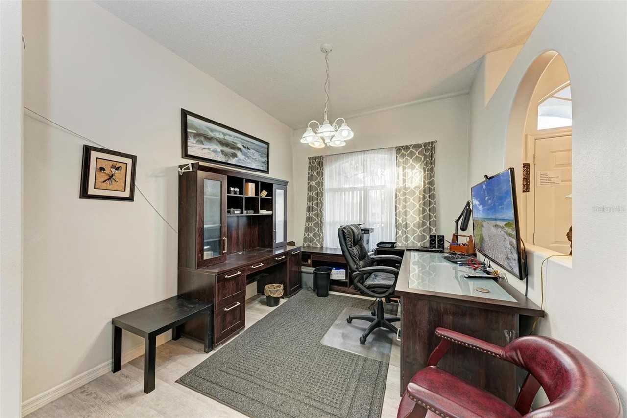 4805 76th Court East - Photo 2 of 5