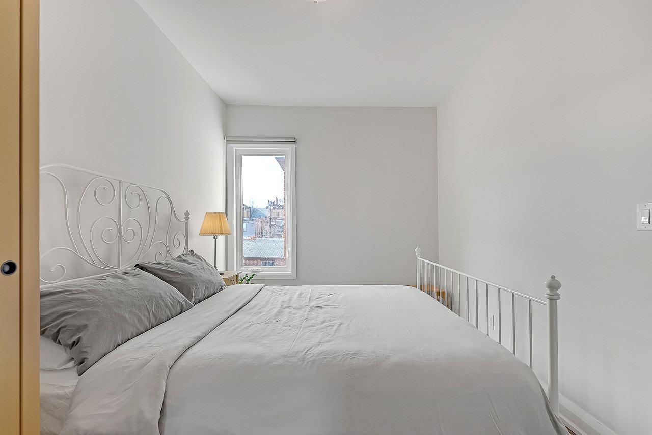 Markham St & College St - Photo 6 of 21