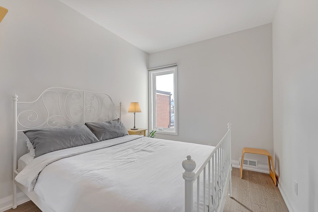 Markham St & College St - Photo 7 of 21