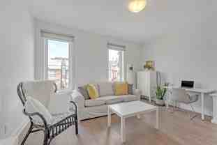 Markham St & College St - Photo 1 of 1