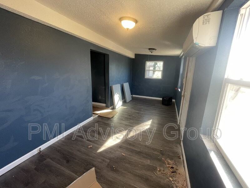 428 Se Gray St - Photo 3 of 10