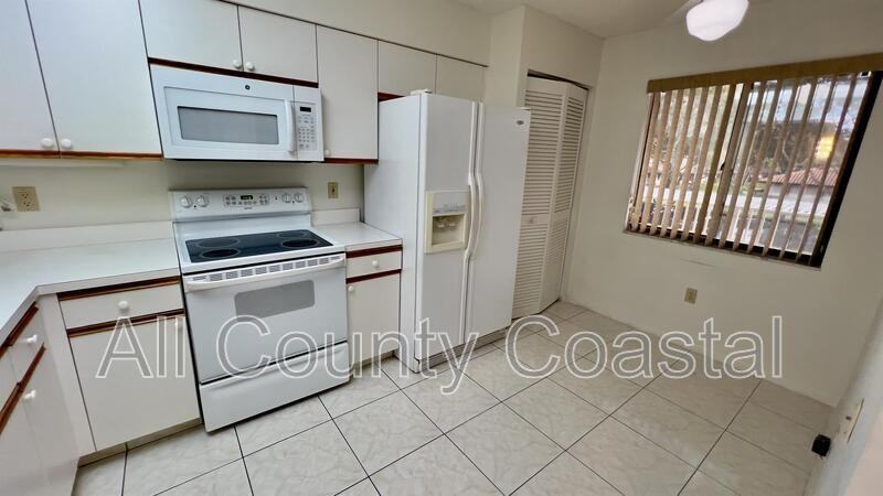 6121 Pointe Regal Cir #209 - Photo 4 of 36