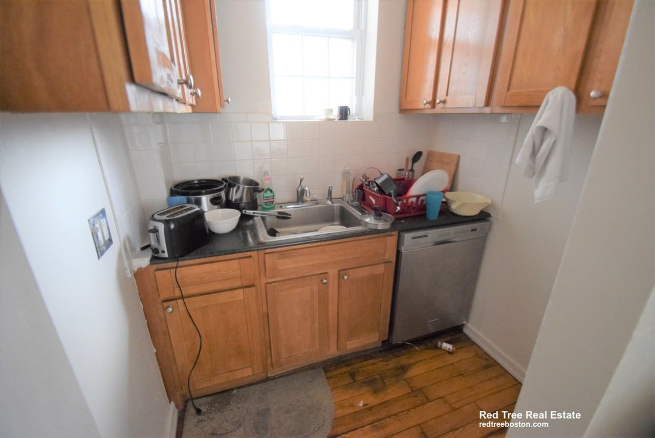 16 Copenger St #1 - Photo 2 of 7