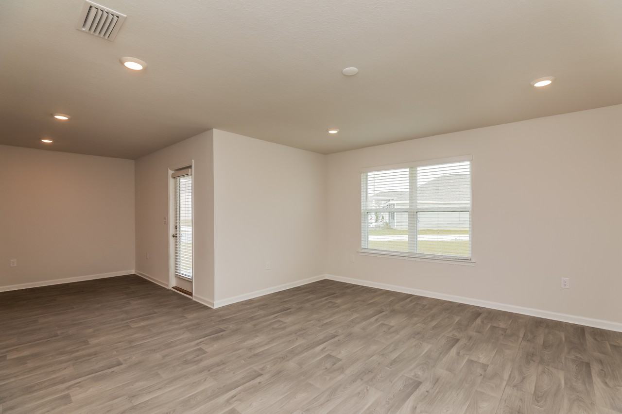 5812 5812 Tiagra Dr - Photo 2 of 13