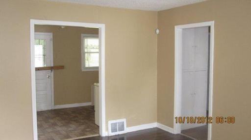 7437 Walrond Ave - Photo 3 of 9