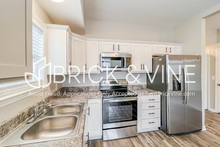 3221 9th Ave N - Photo 3 of 18