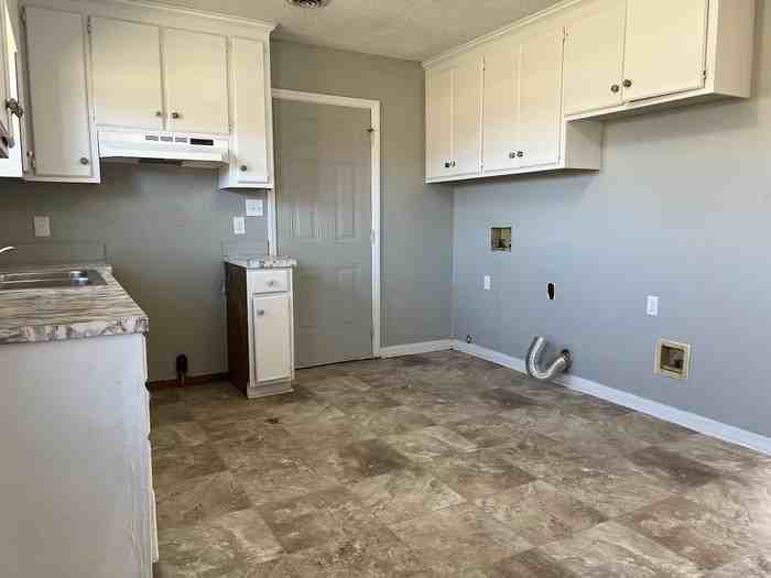 202 Cemetery St #E - Photo 3 of 7