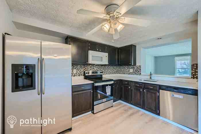 9 Greenleaf Rd - Photo 2 of 21