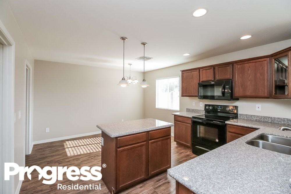11161 W Brittlewood Dr - Photo 3 of 15