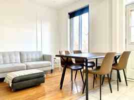 featured image of 5960 Av De Monkland