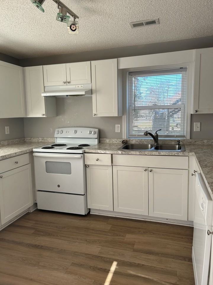 1068 Waccamaw Dr #A - Photo 2 of 21