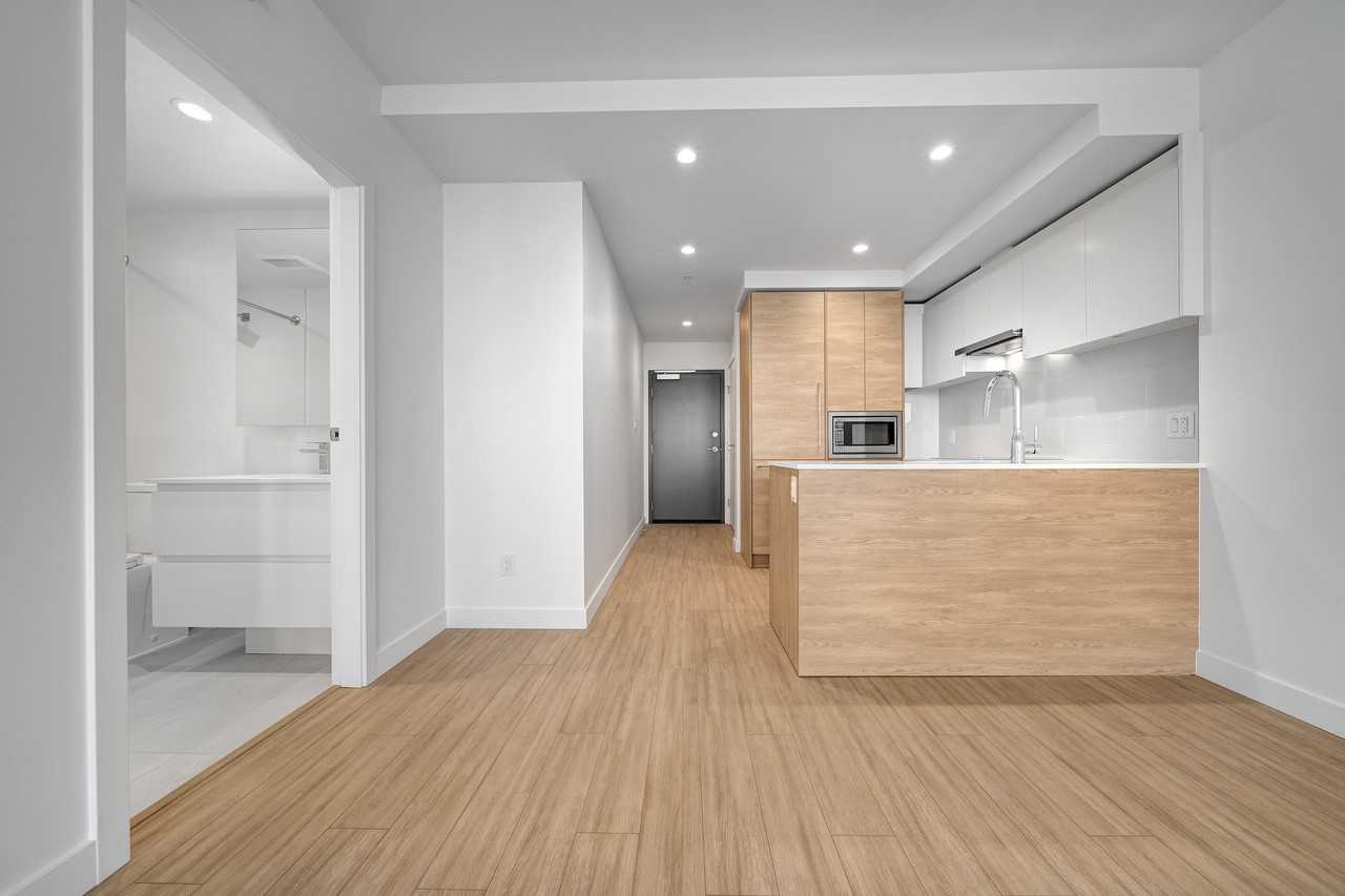 13655 Fraser Highway 2002, Surrey, BC V3T 0P8 1 Bedroom Apartment