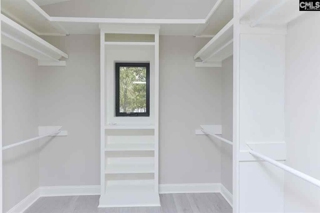 126 Peninsula Ct - Photo 3 of 32