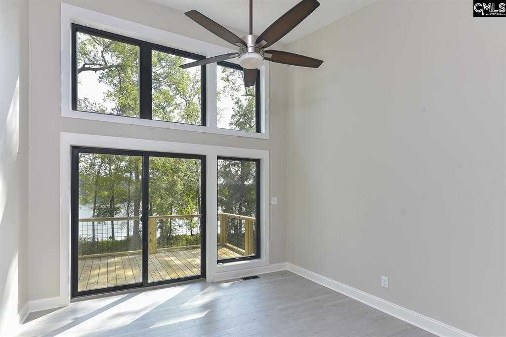 126 Peninsula Ct - Photo 2 of 32