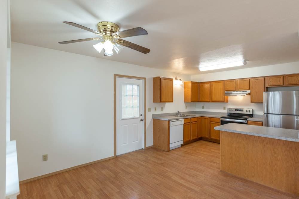 2555 E Upriver Dr - Photo 2 of 22