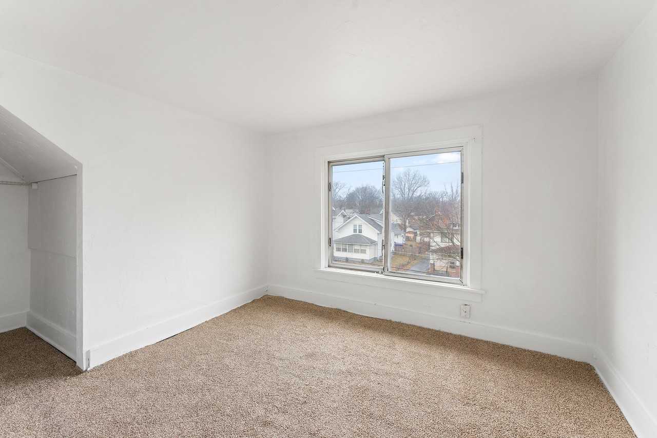 2515 East Midlothian Boulevard #4 - Photo 6 of 7