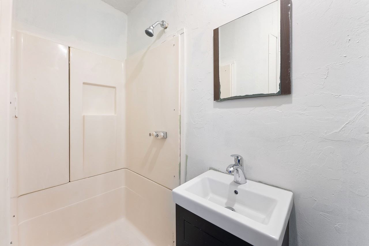 2515 East Midlothian Boulevard #4 - Photo 5 of 7