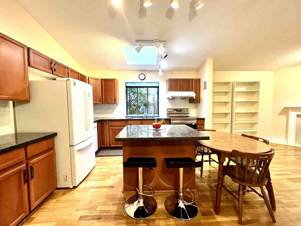 1909 Southmere Crescent East - Photo 4 of 15