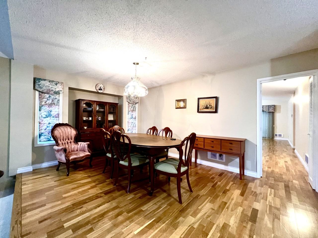 1909 Southmere Crescent East - Photo 5 of 15