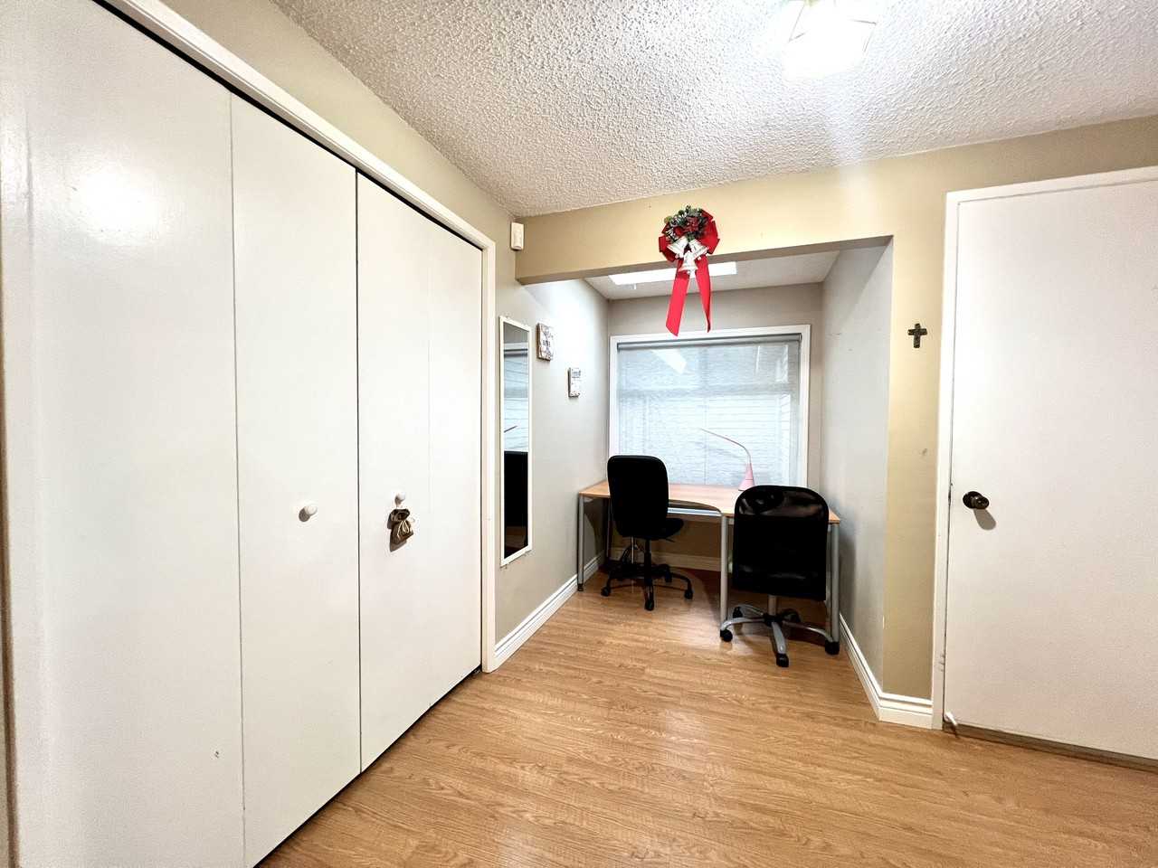 1909 Southmere Crescent East - Photo 7 of 15