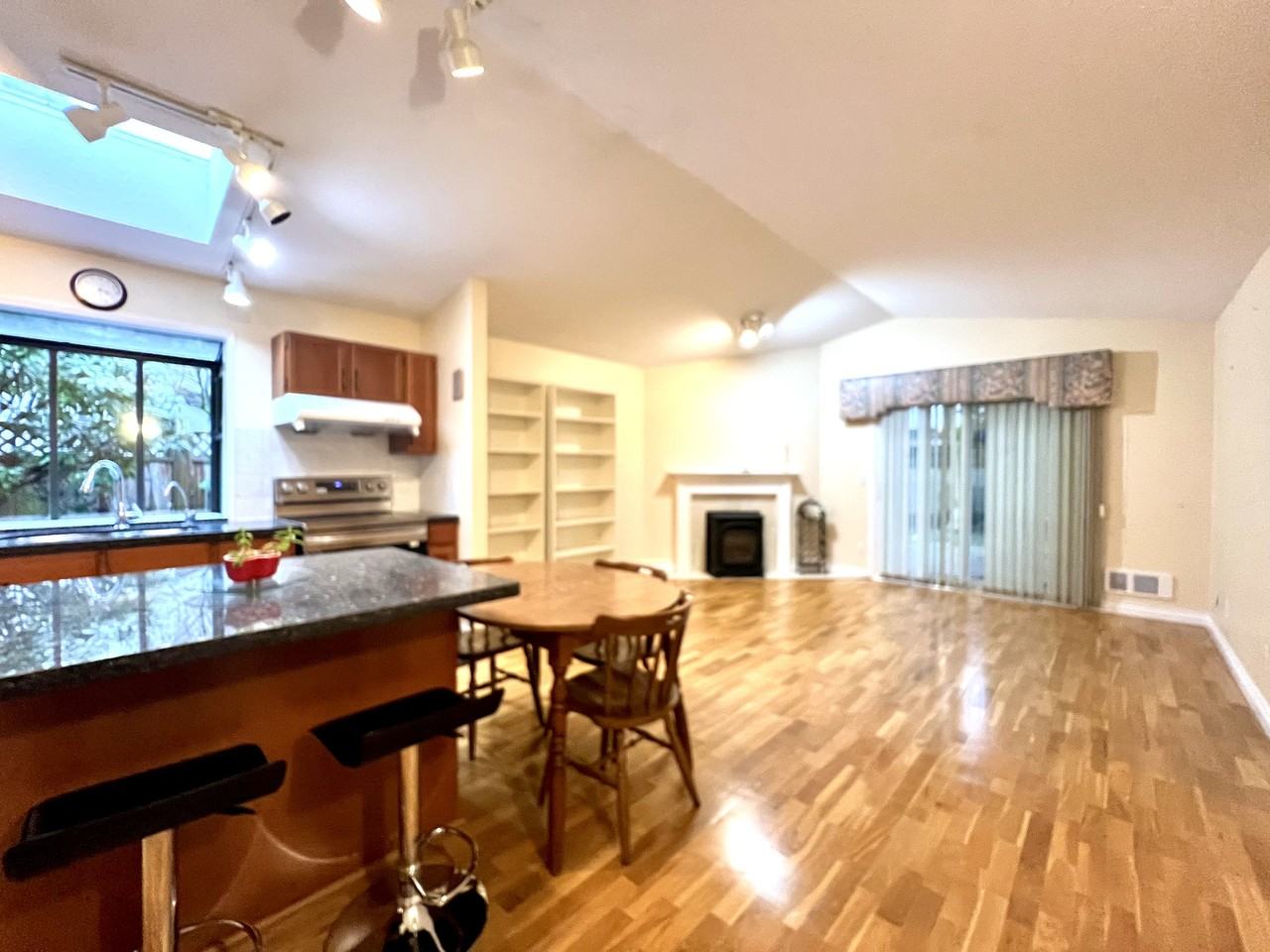 1909 Southmere Crescent East - Photo 7 of 15
