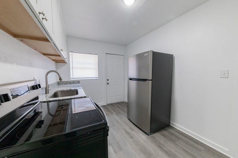 243 Avenue L Ne - Photo 3 of 7