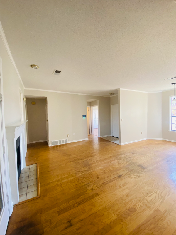 1116 Hunters Lake Dr - Photo 5 of 14