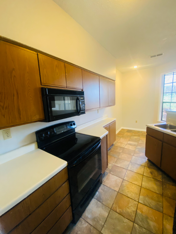 1116 Hunters Lake Dr - Photo 6 of 14