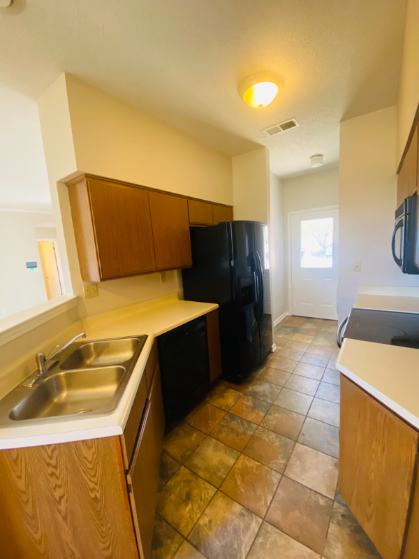 1116 Hunters Lake Dr - Photo 7 of 14