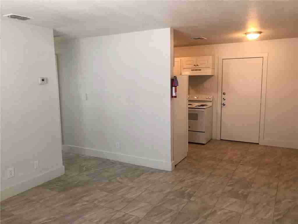 305 South San Patricio Street - C - 2 #C2 - Photo 4 of 8