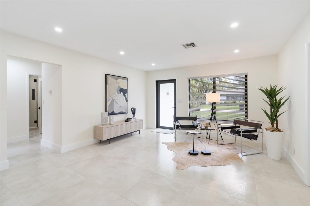 1341 Sw 10th St #1 - Photo 3 of 18