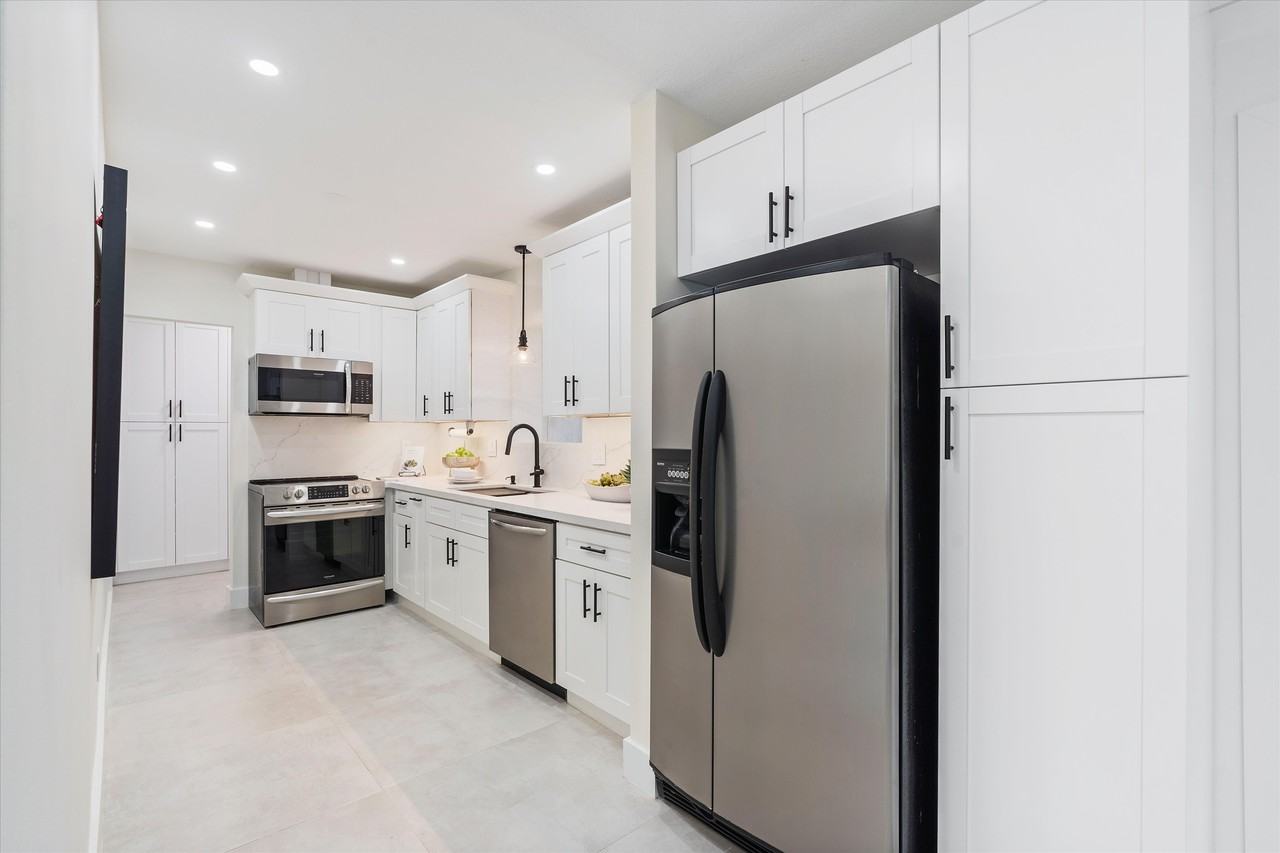 1341 Sw 10th St #1 - Photo 5 of 18