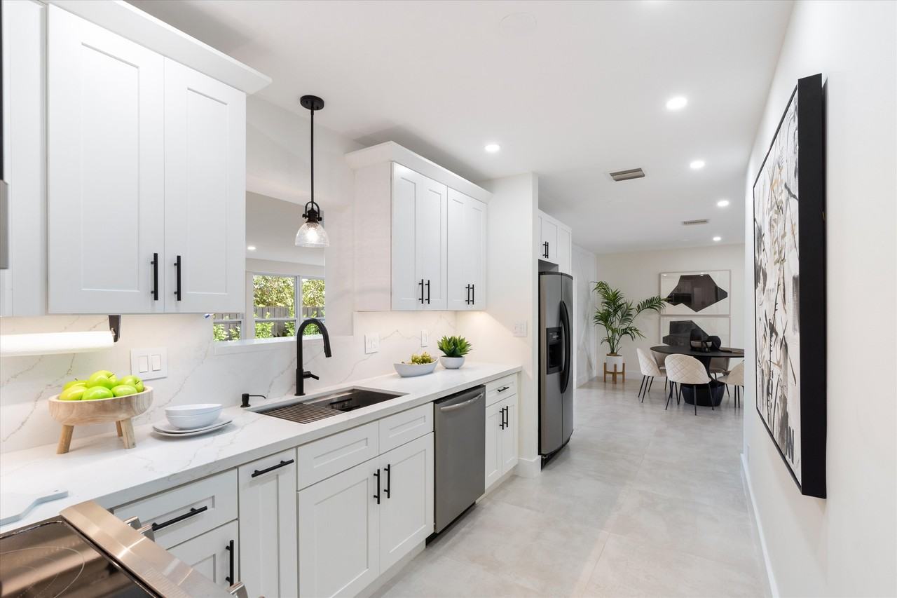 1341 Sw 10th St #1 - Photo 6 of 18