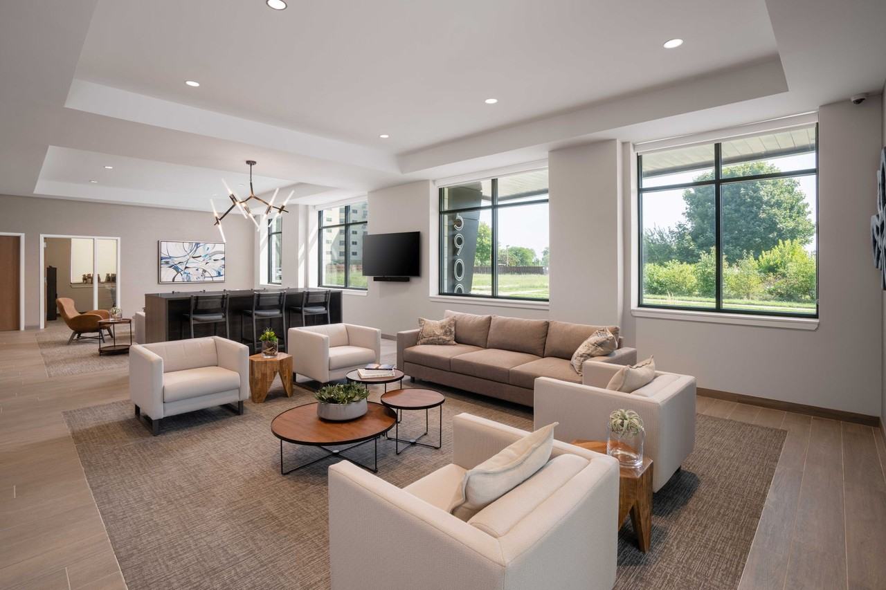 Lake Terrace Apartment in Downtown Kenosha! - Photo 4 of 43