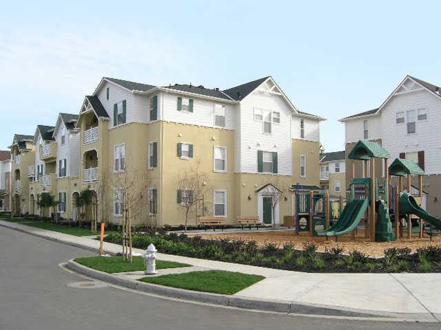 Saratoga Downs - Photo 3 of 9