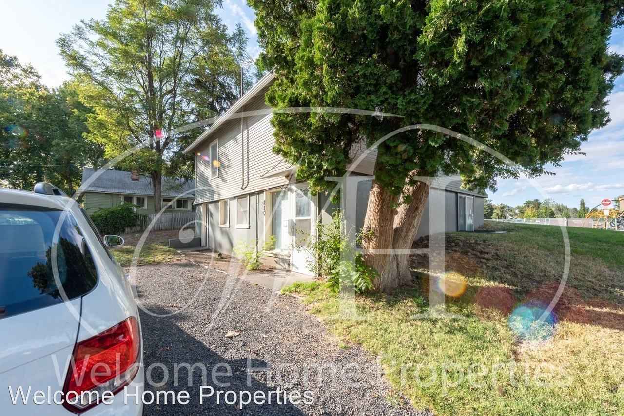 128 SE 2nd St - Photo 3 of 13