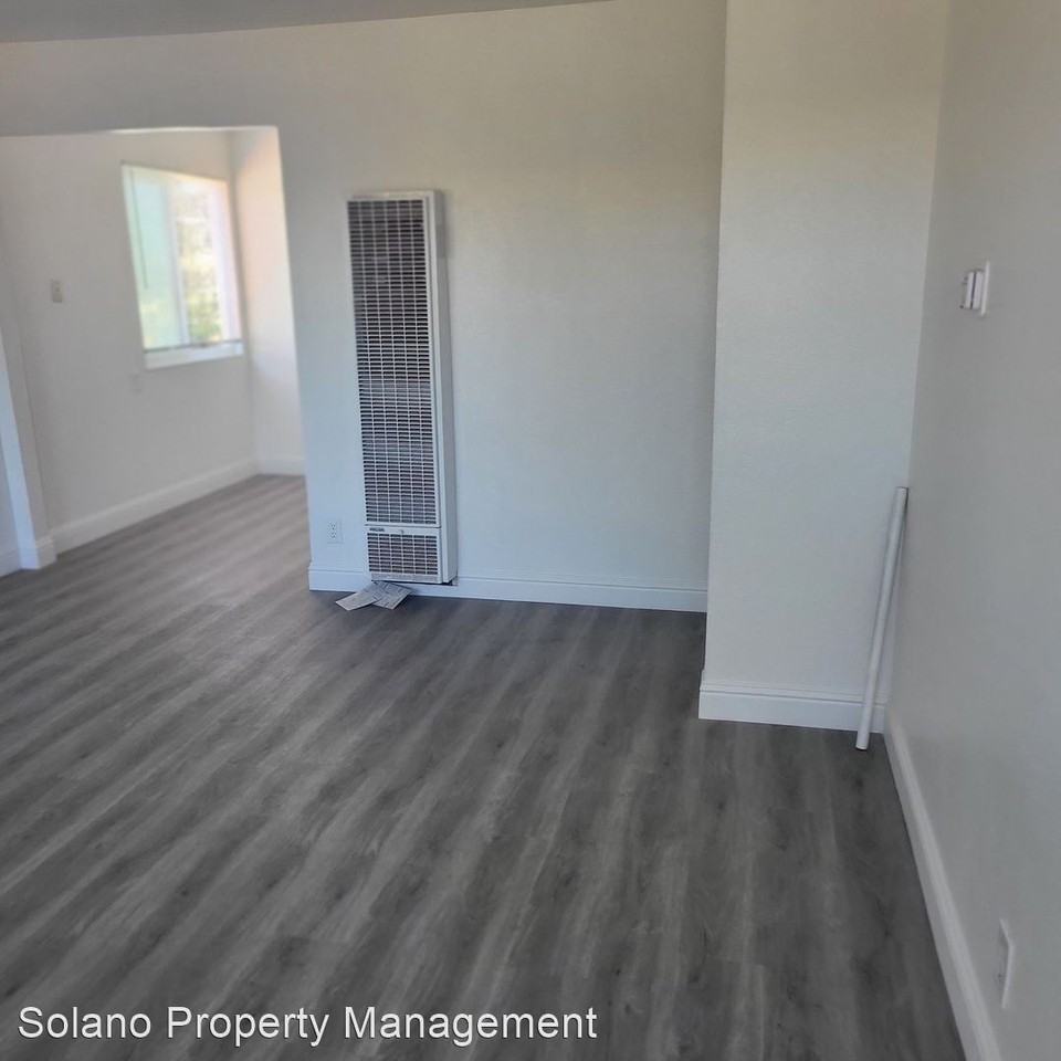 207 Brown St - Photo 2 of 7