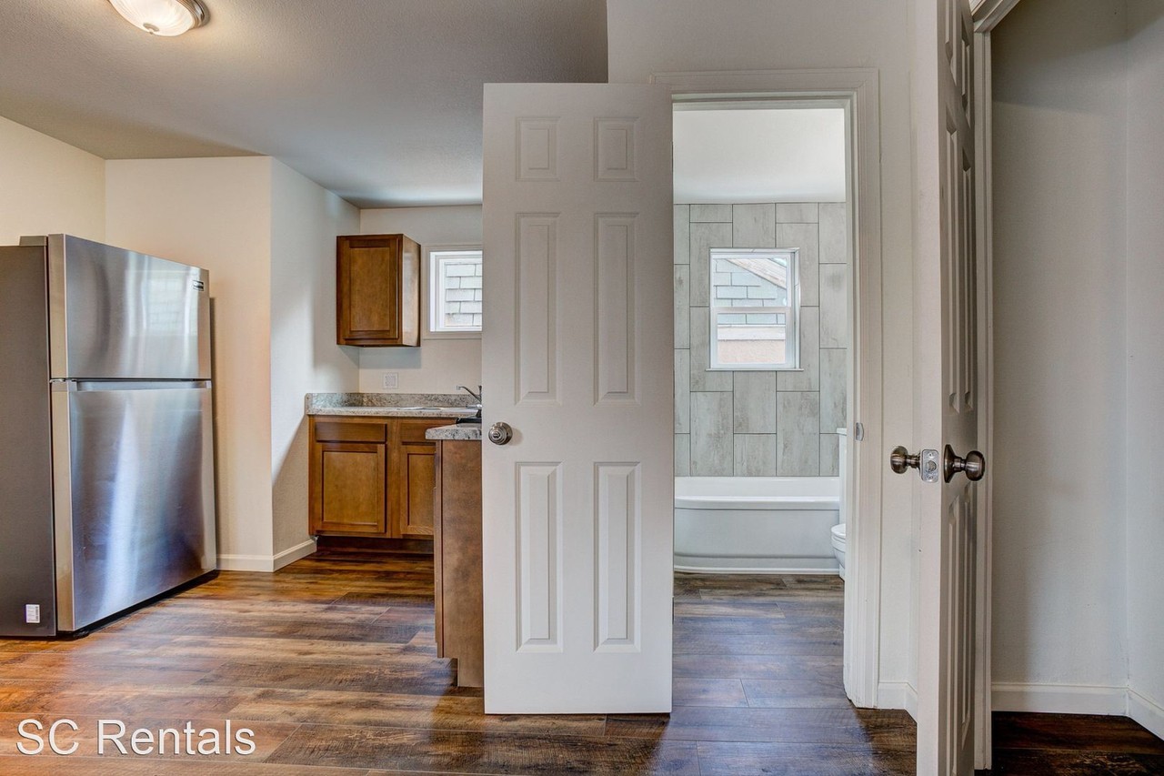 112 E Stuart St - Photo 3 of 8