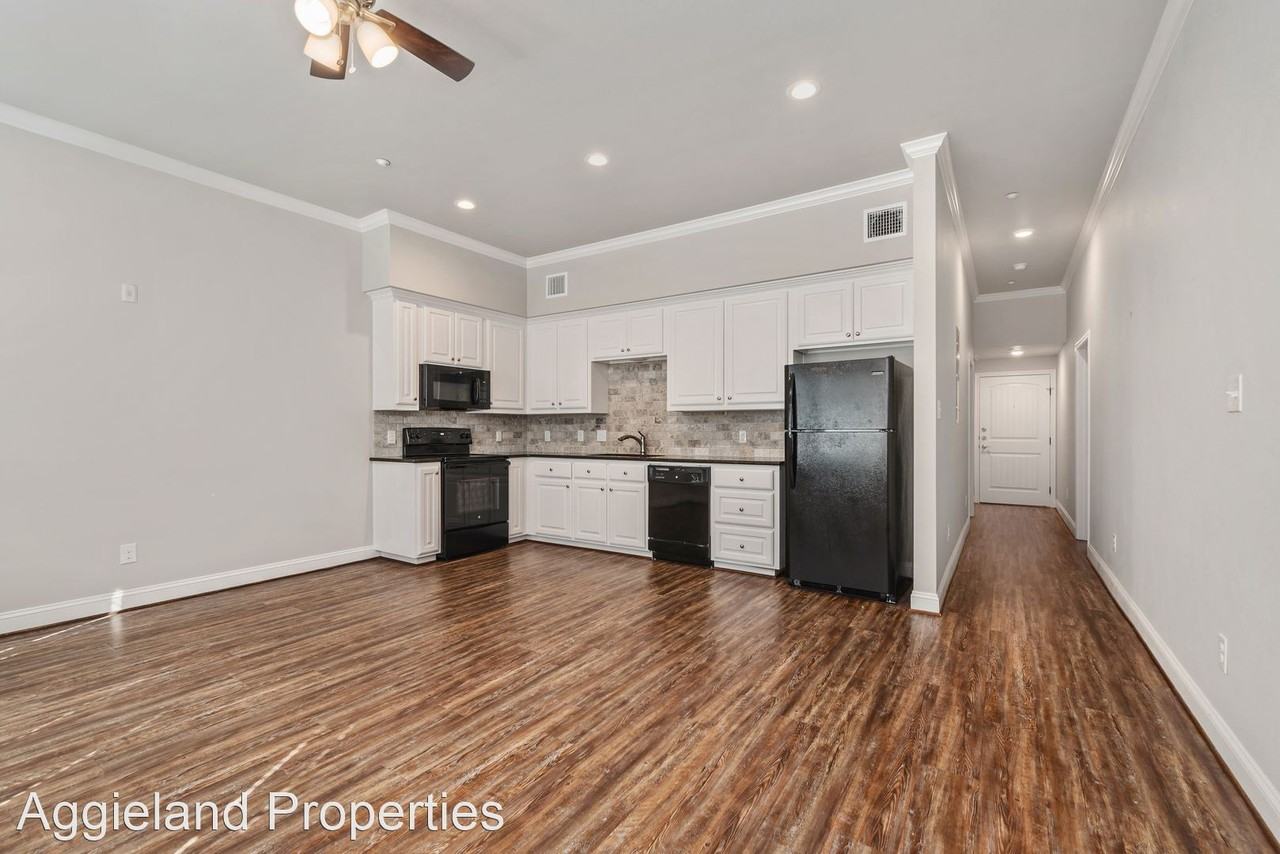 401 N Main St - Photo 3 of 7