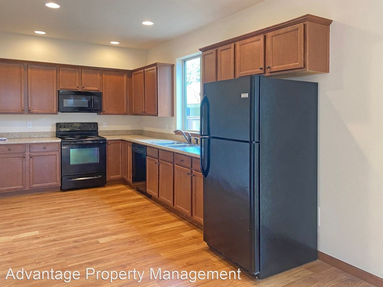 1645-1649 NW Kings Blvd 2092 NW Arthur Place - Photo 2 of 11