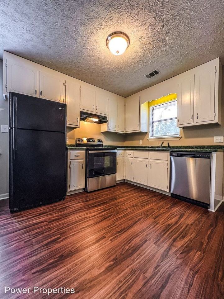 Wellington Dr - Photo 2 of 19