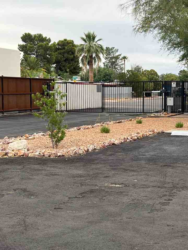341-349 341-349 E Calle Arizona  - 345 E. Calle Arizona #1 - Photo 2 of 5