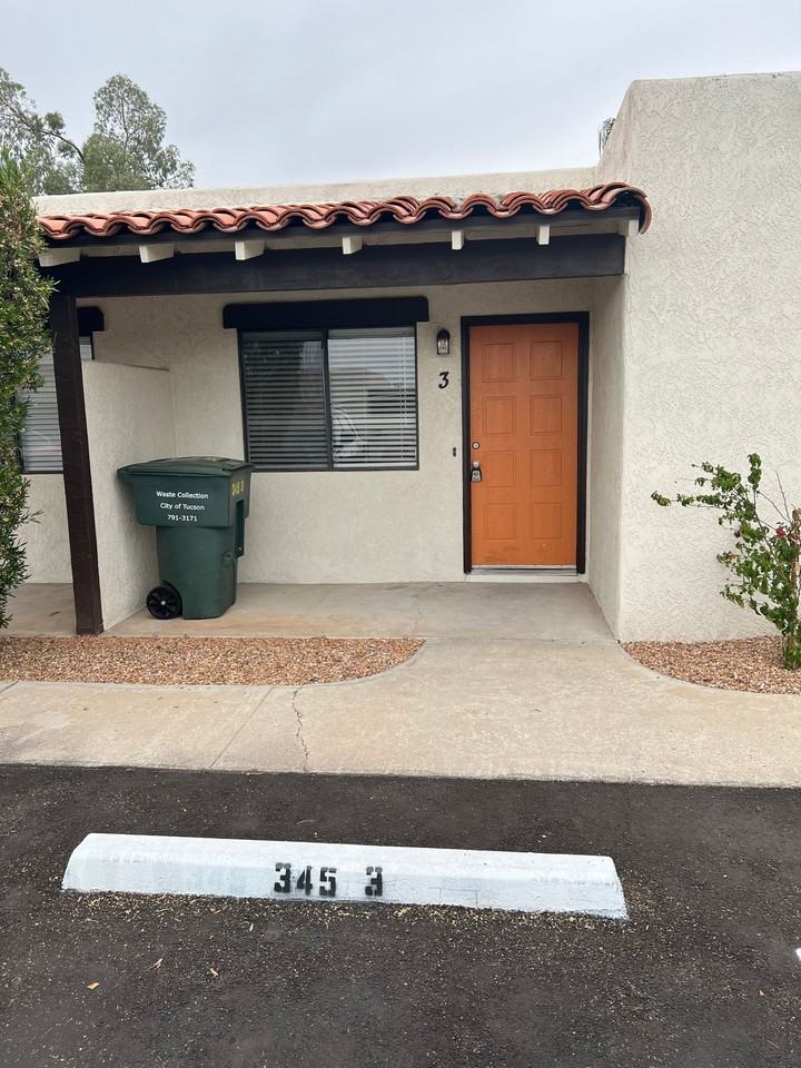341-349 341-349 E Calle Arizona  - 345 E. Calle Arizona #1 - Photo 3 of 5