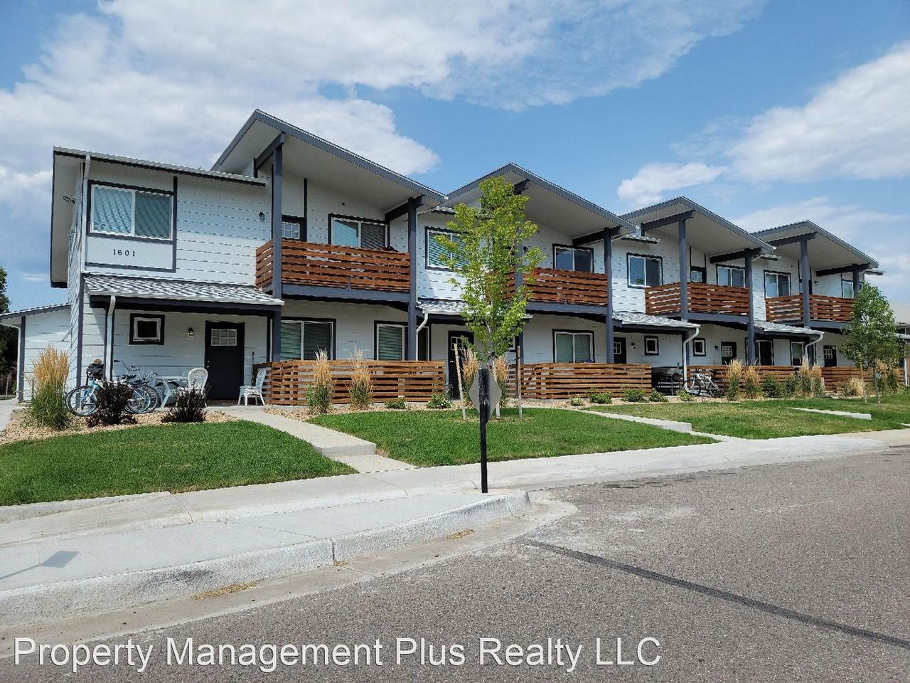 1601 Kimbark St - Photo 2 of 25