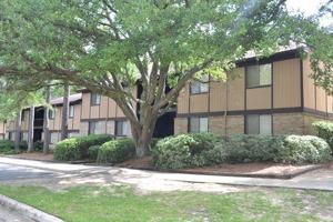 featured image of 909 Farr Rd